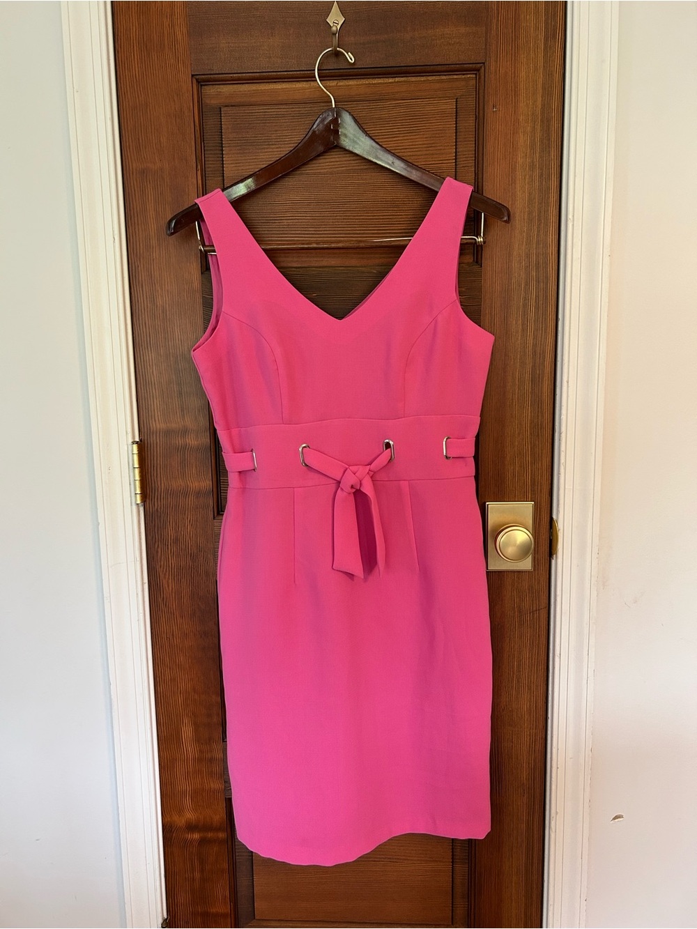 dressbarn Bright Pink Women’s Sleeveless V-Neck Cocktail Sheath Dress Size 6